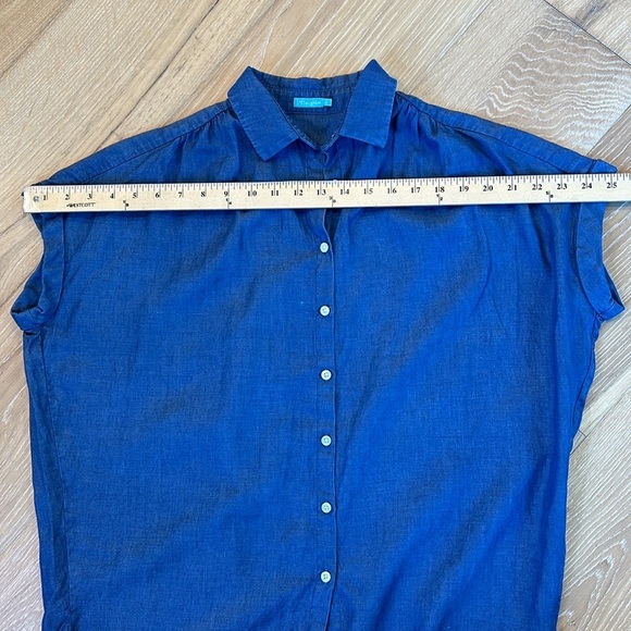 J.McLaughlin Lightweight Denim Blue Sleeveless Womens Top Size Small  Button Up - Picture 7 of 8